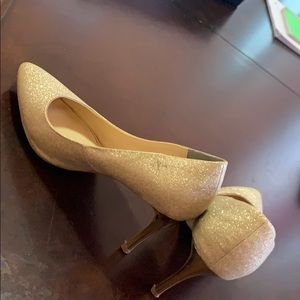 Gold pumps